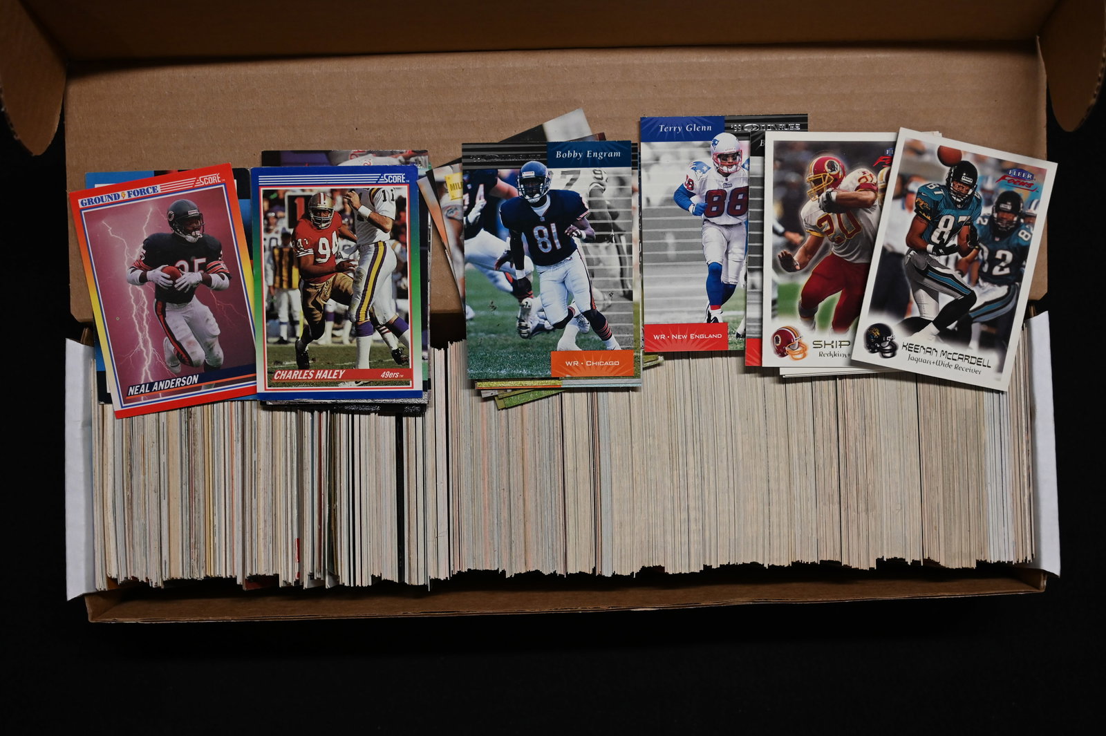 Mixed Group of Approx. 800 Sports Cards 80's, 90's, 2000's. (1 of 4)