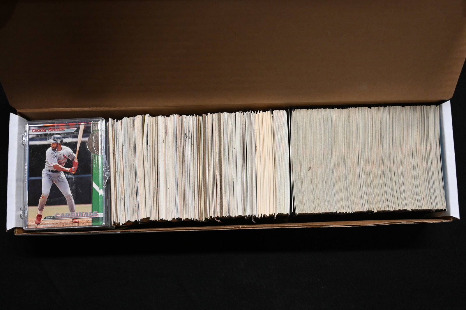 Mixed Group of Approx. 800 Sports Cards 80's, 90's, 2000's. (1 of 6)