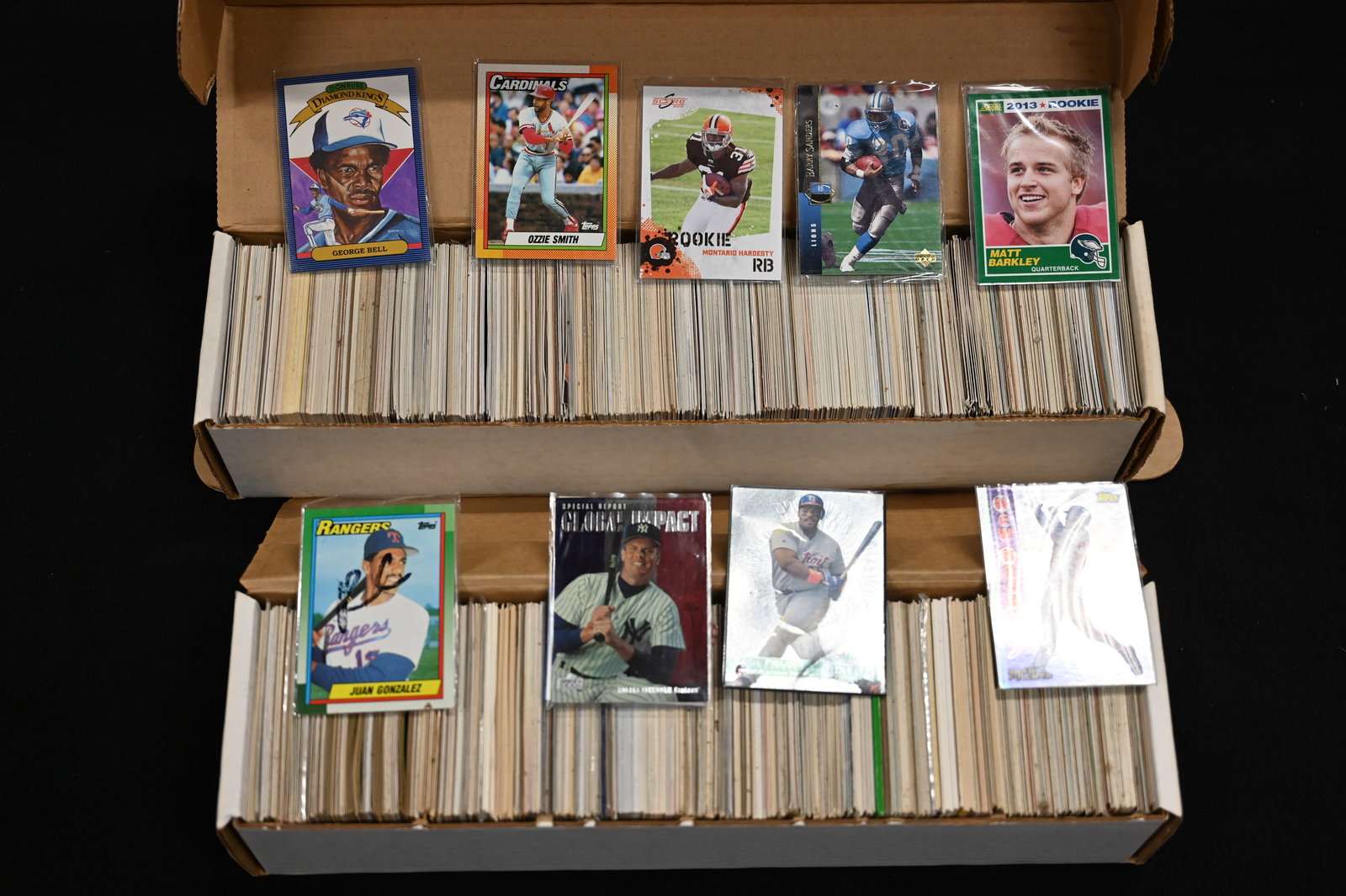 Mixed Group of Approx. 1500 Baseball, Basketball, and Football Cards. (1 of 5)
