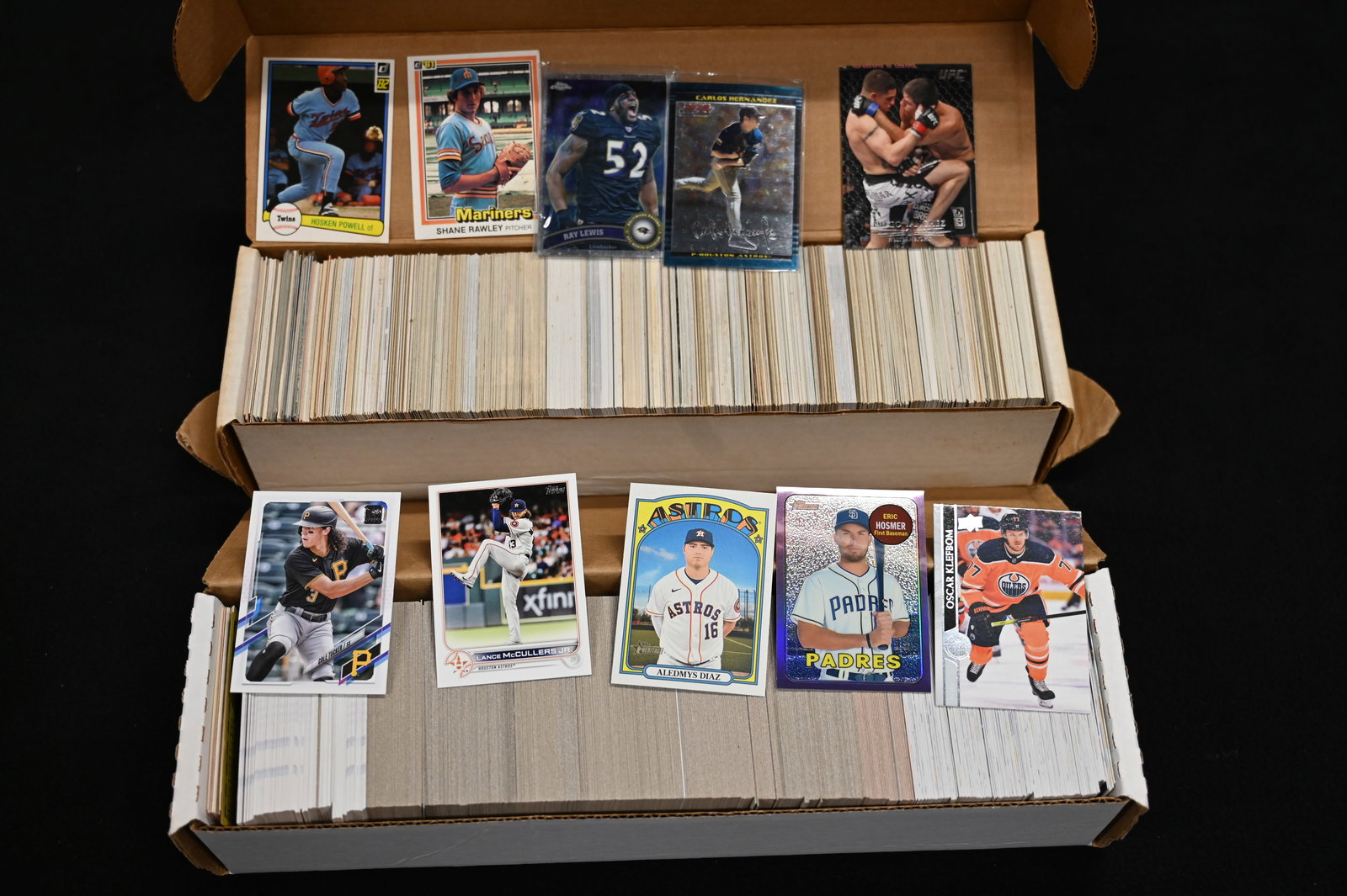 Mixed Group of Approx. 1500 Baseball, Basketball, and Football Cards. (1 of 6)