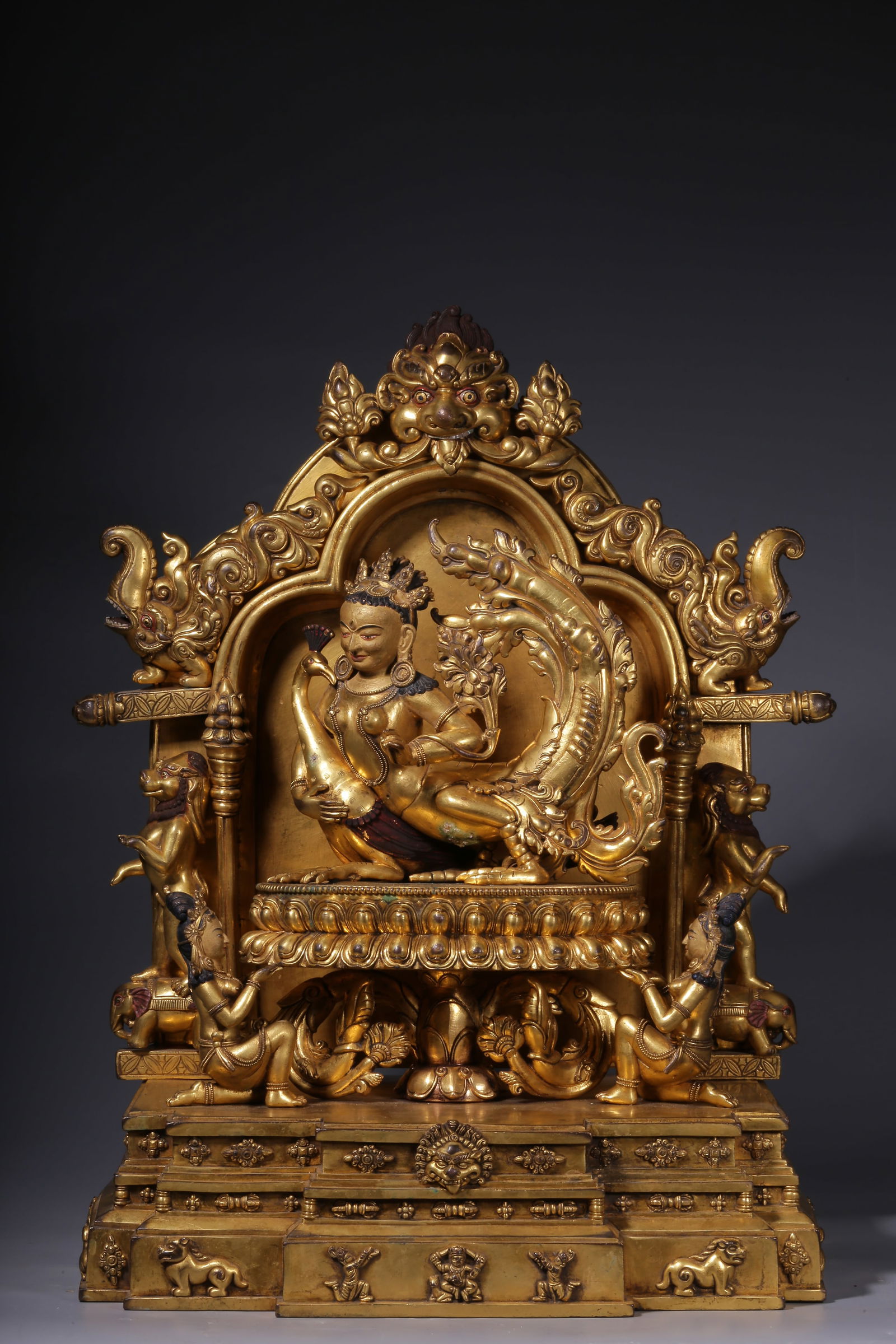 Bronze gilded peacock statue of Ming Wang in the Qing Dynasty: Bronze gilded peacock statue of Ming Wang in the Qing Dynasty