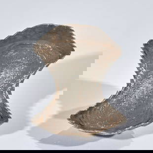 Jiajing Twentieth Year September, Inner Ministry of Revenue Made Ten-Tael Silver Ingot: Ten-Tael Silver Ingot Made by the Ministry of Revenue in the 20th Year of Jiajing Reign: Cast in silver into a horseshoe shape, it is chiseled with the inscription "Ten-tael silver ingot, made by the
