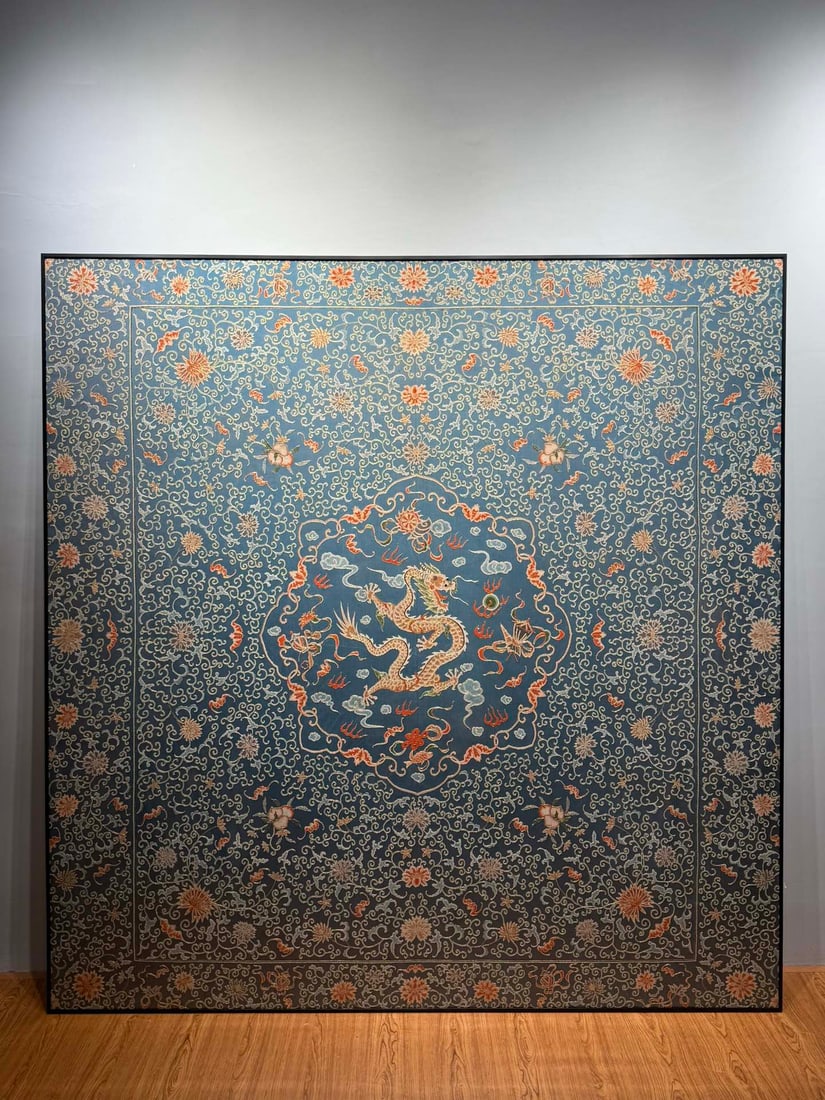 Qing Dynasty Palace Woven Embroidery Screen with Lotus and Dragon Pattern: Qing Dynasty Palace Woven Embroidery Screen with Lotus and Dragon PatternSilk thread (special thread for seed embroidery) + fabric backing + wooden frame. Adopting the high-end embroidery technique of
