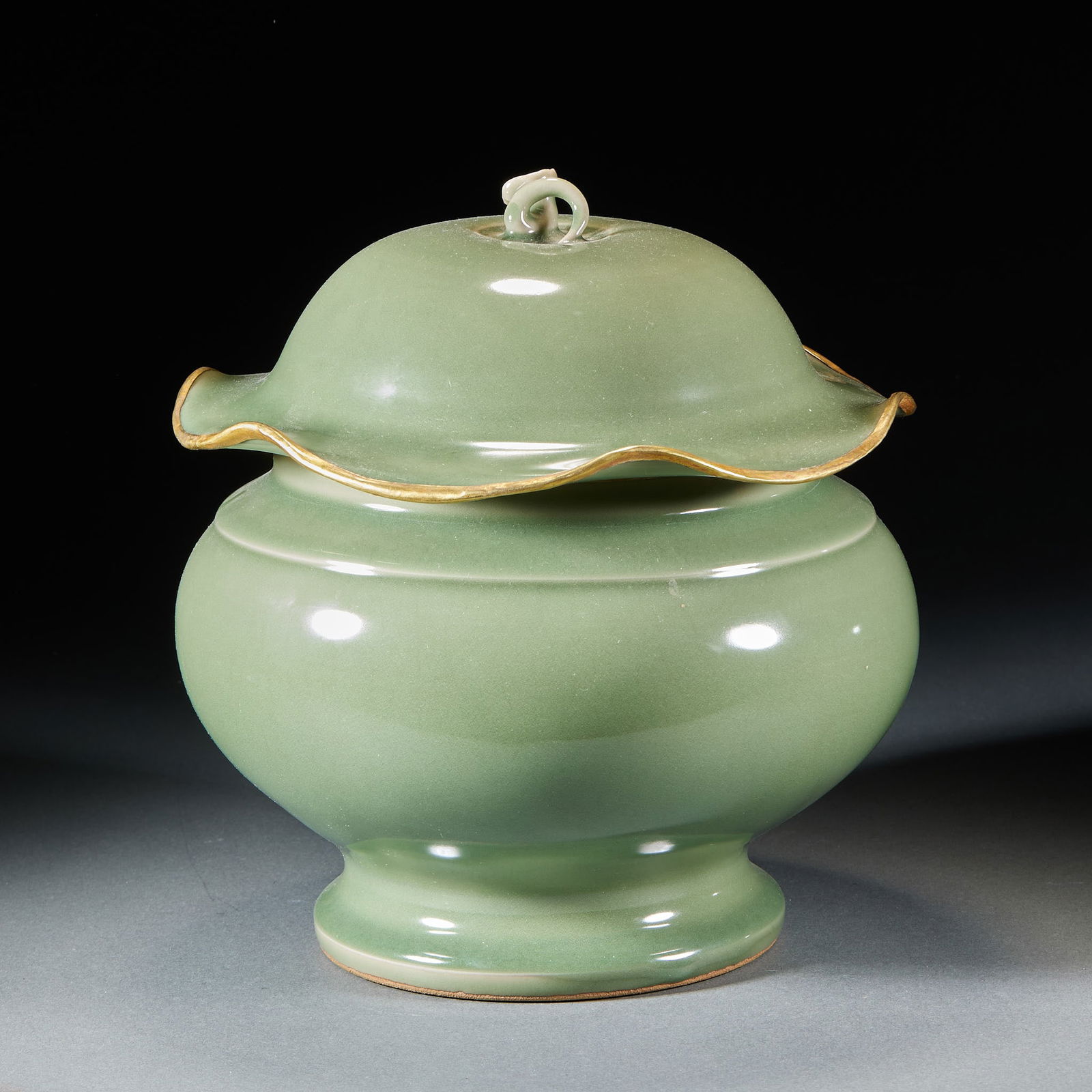 Longquan Kiln Lotus Leaf Jar with Rim Binding: Longquan Kiln Lotus Leaf Jar with Rim Binding is 22.5cm high and 21cm in diameter, a Song Dynasty Longquan kiln celadon. The "rim binding" (gold inlaid on the mouth rim) craftsmanship highlights its d