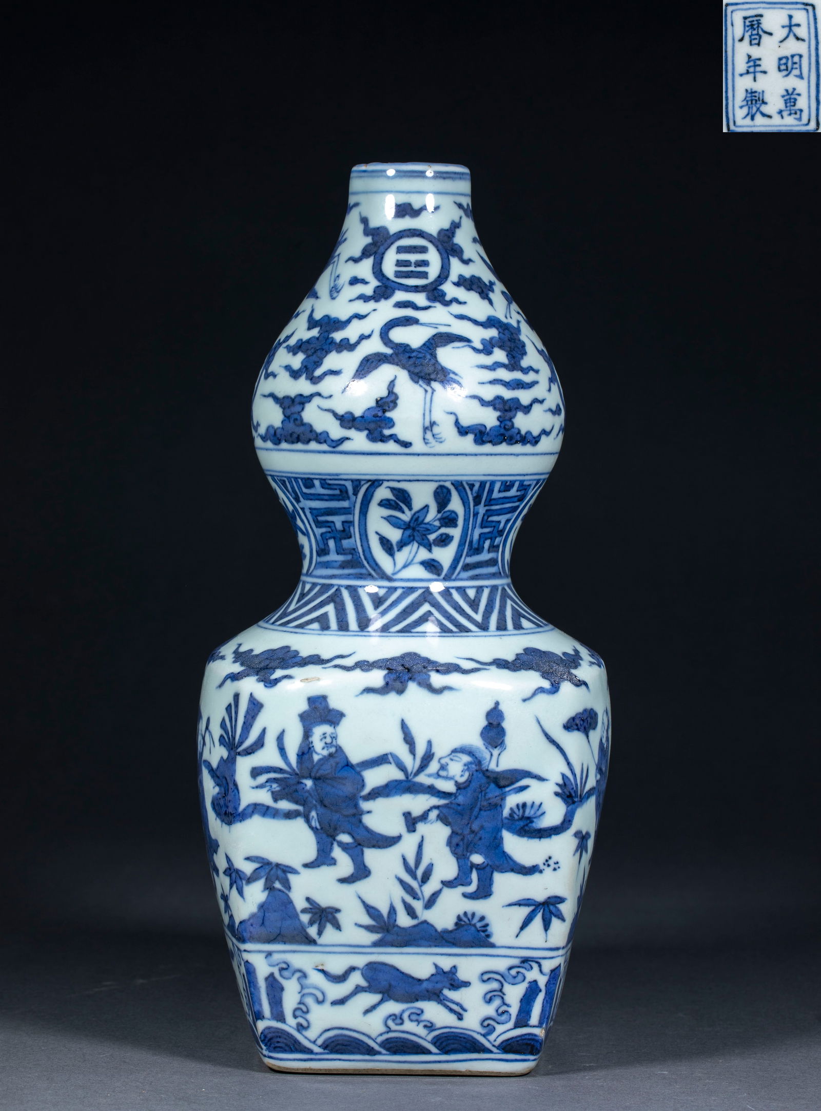 Blue and White Gourd-Shaped Vase with "Heaven Round, Earth Square" and Figure Patterns, Wanli Reign (1 of 16)