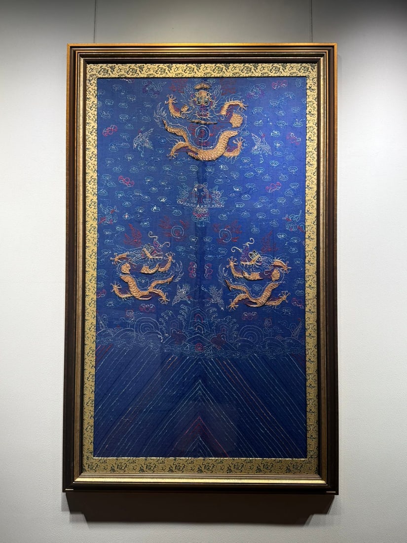 Qing Dynasty Gold-Thread Embroidered Robe Fabric with Dragon Patterns: Qing Dynasty Gold Thread Embroidery Robe Fabric with Dragon Patterns, 137cm in height, 83cm in width. Crafted using the gold thread coiling embroidery technique, it is decorated with dragon patterns.