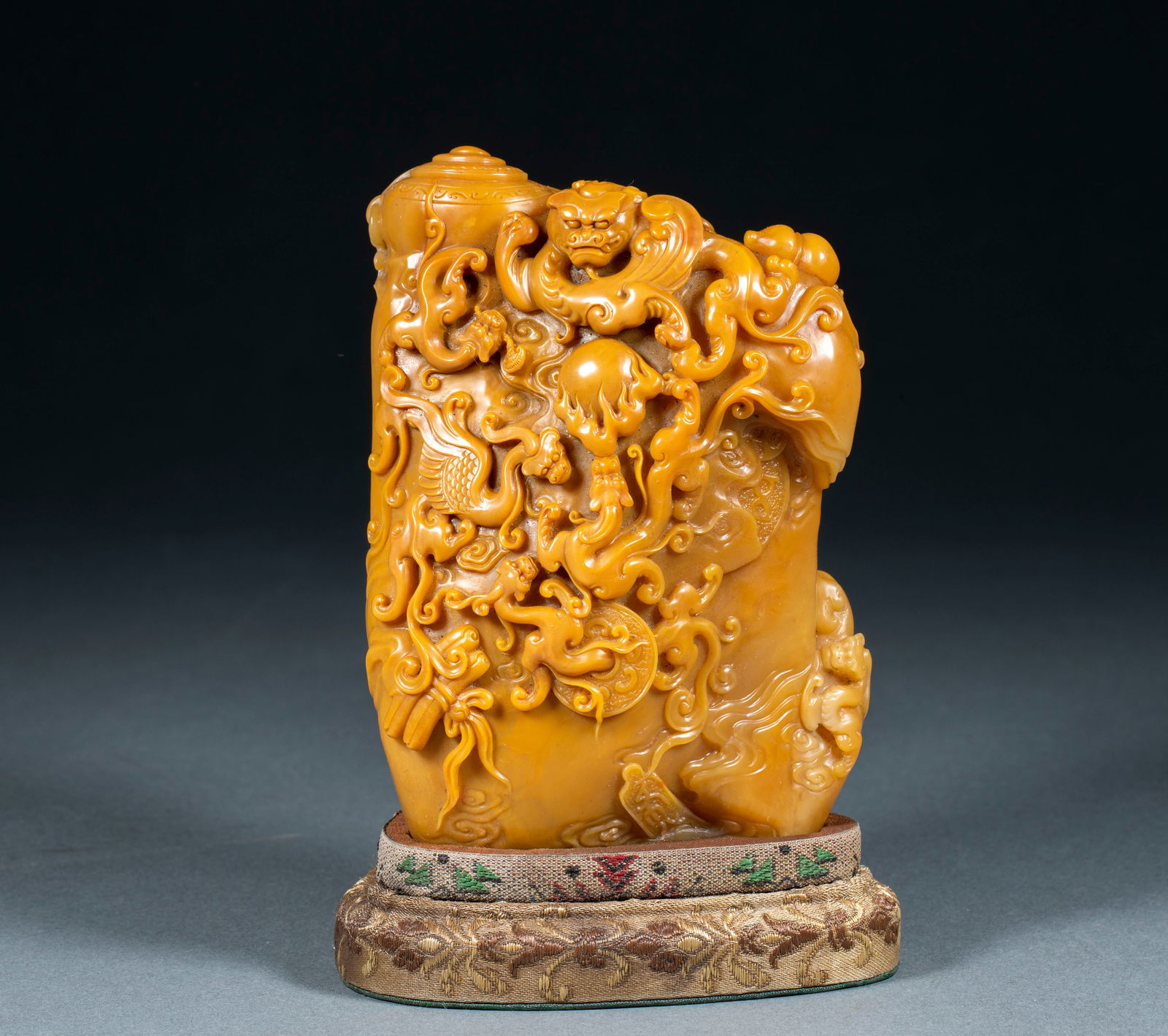 Tianhuang Stone Ornament with Dragon and Phoenix Dancing Motif, Tongzhi Reign of the Qing Dynasty (1 of 11)