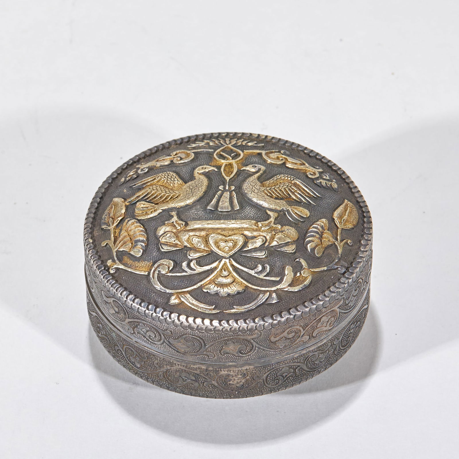 Gilt-Silver Powder Box with Flower Pattern (1 of 6)