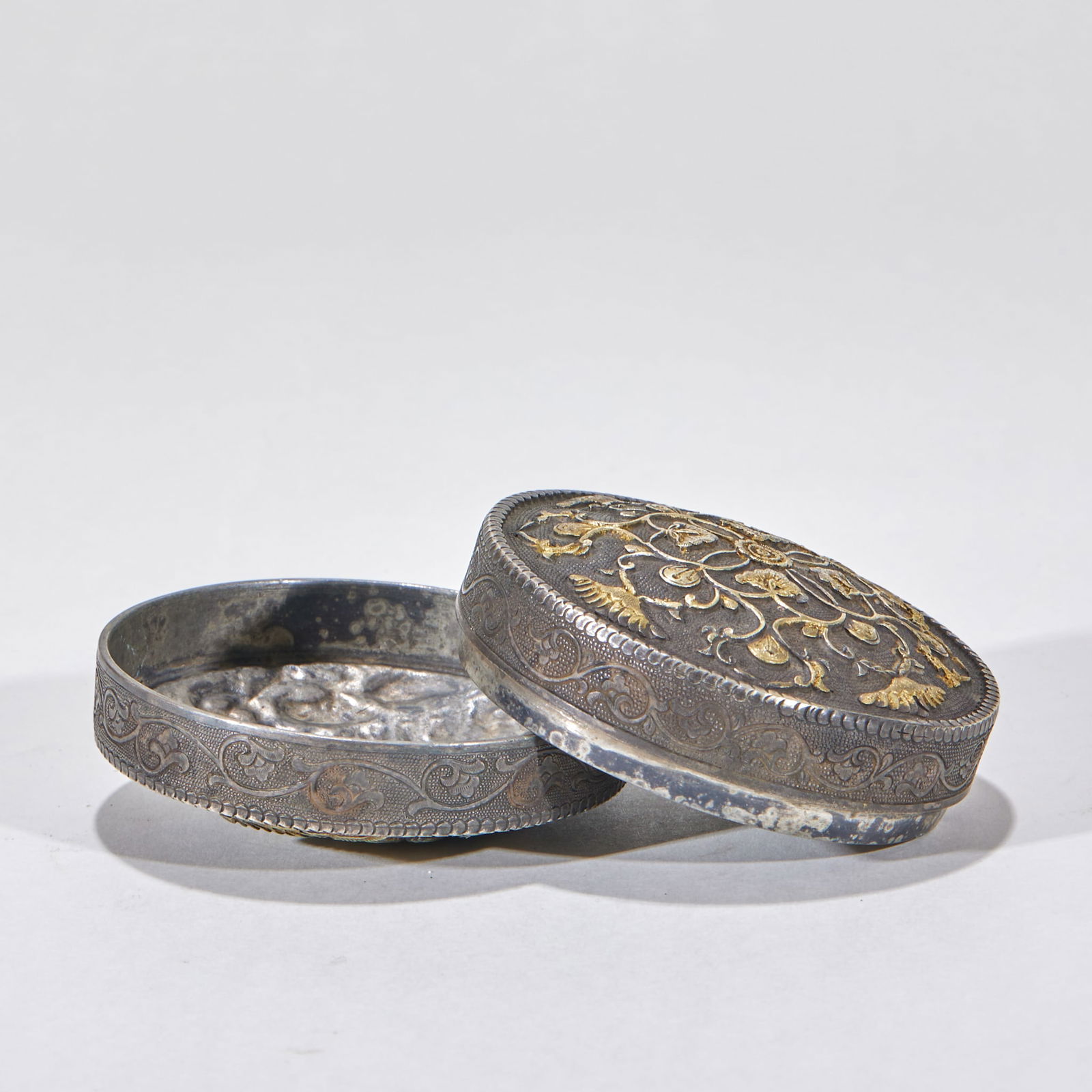 Gilt-Silver Powder Box with Flower Pattern - 4