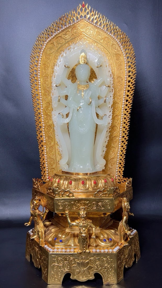 Gilt Inlaid Whole Hetian White Jade Statue of Thousand-Armed Guanyin: Gilt Gem-Inlaid Whole Hetian White Jade Thousand-Armed Guanyin Statue, total height 50cm, width 22cm, net height 25cm, width 13cm, Hetian white jade Guanyin with gilt bronze mandorla and base inlaid w