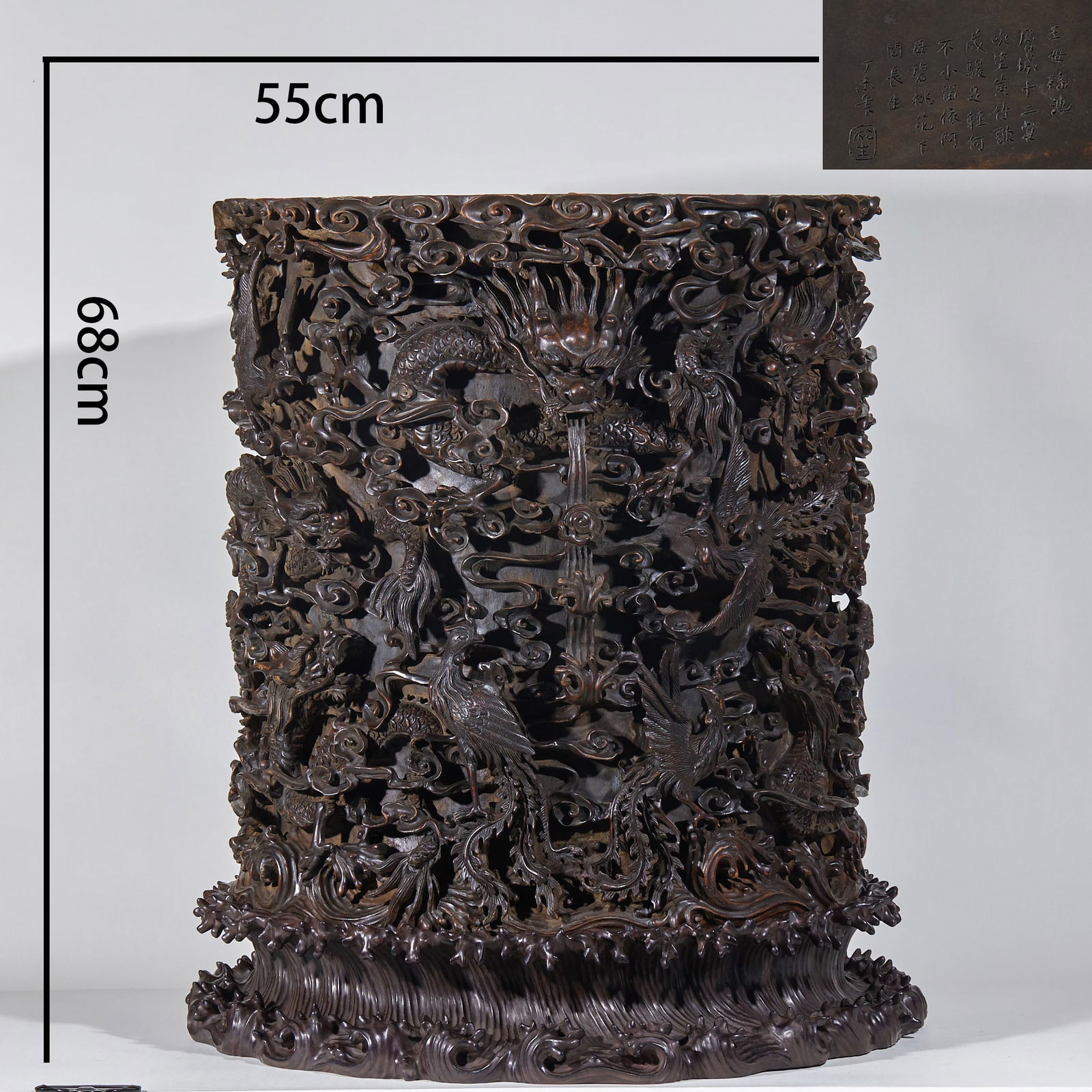 Large Eaglewood Painting Vat with High-Relief Dragon and Phoenix Bringing Prosperity Motif: Agarwood High-Relief Dragon and Phoenix Presenting Auspiciousness Large Brush Pot, height 68cm, length 55cm, width 55cm, top-grade agarwood. Using high relief and openwork techniques, the entire body