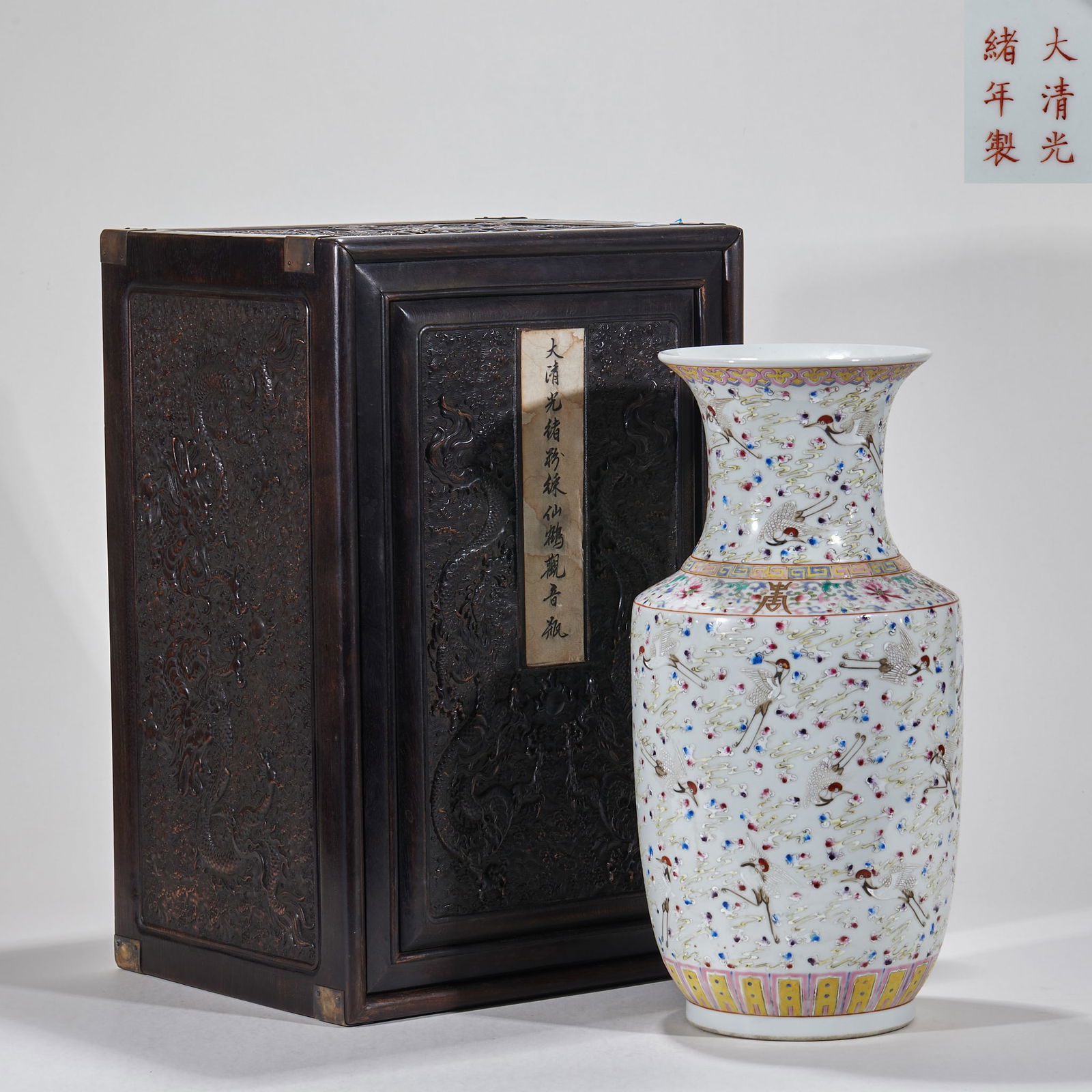 Famille Rose Guanyin Vase with Crane Motifs, Guangxu Reign of the Great Qing Dynasty: Qing Guangxu Period Marked Famille Rose Crane Guanyin Vase, height 38cm, belly diameter 19cm, white porcelain decorated with famille rose paintings. The body of the vase is painted with a hundred