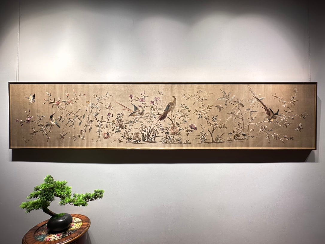 Fine Guangdong Embroidery Bright Future , Late Qing Dynasty to Republic of China Period: Late Qing to Republic of China Exquisite Guangdong Embroidery Bright Future , length 240cm, width 53cm, plain satin ground, silk threads (velvet threads, gold threads). Adopting Guangdong embroidery t