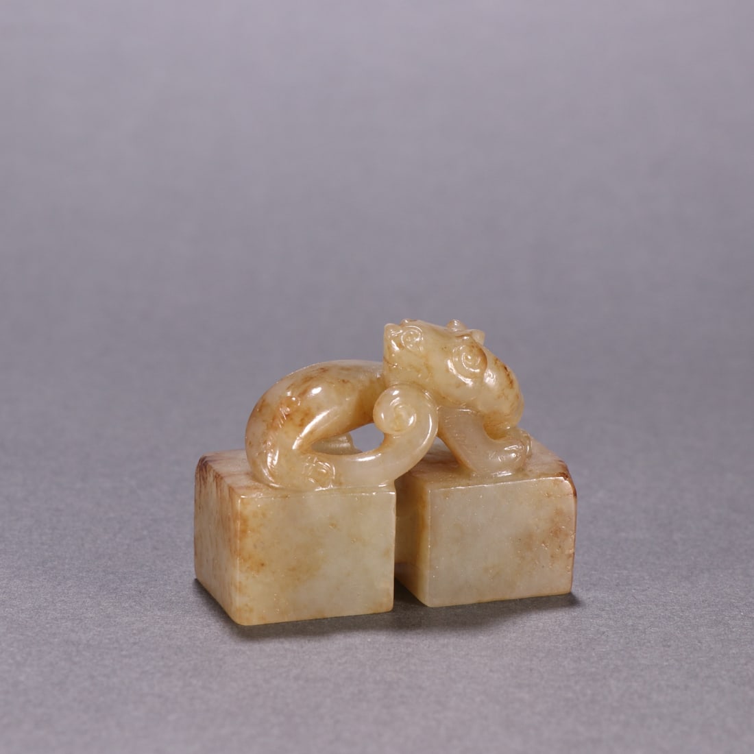 Linked Seal with Chi-Dragon Motif, Qing Dynasty: Qing Dynasty Chi-Dragon Pattern Connected Seal for Leisure Use, height 3.5cm, width 4.6cm, weight 56.8g