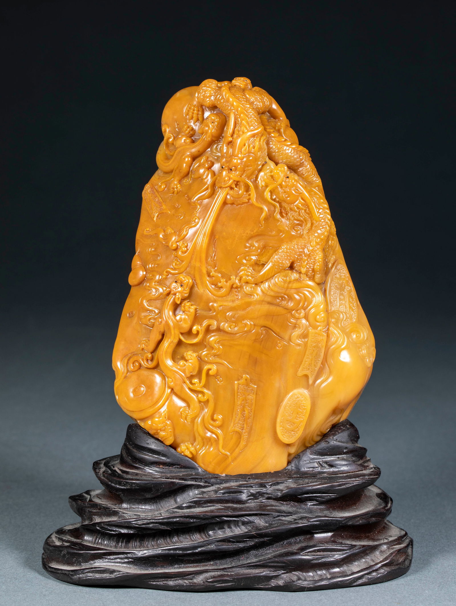 Tianhuang Stone Ornament with Dragon Playing in Water Motif, Shunzhi Reign of the Qing Dynasty: Shunzhi Period Qing Dynasty Tianhuang Stone Ornament Dragon Playing with Water , height 16cm, length 11cm, width 5cm, weight 1118g
