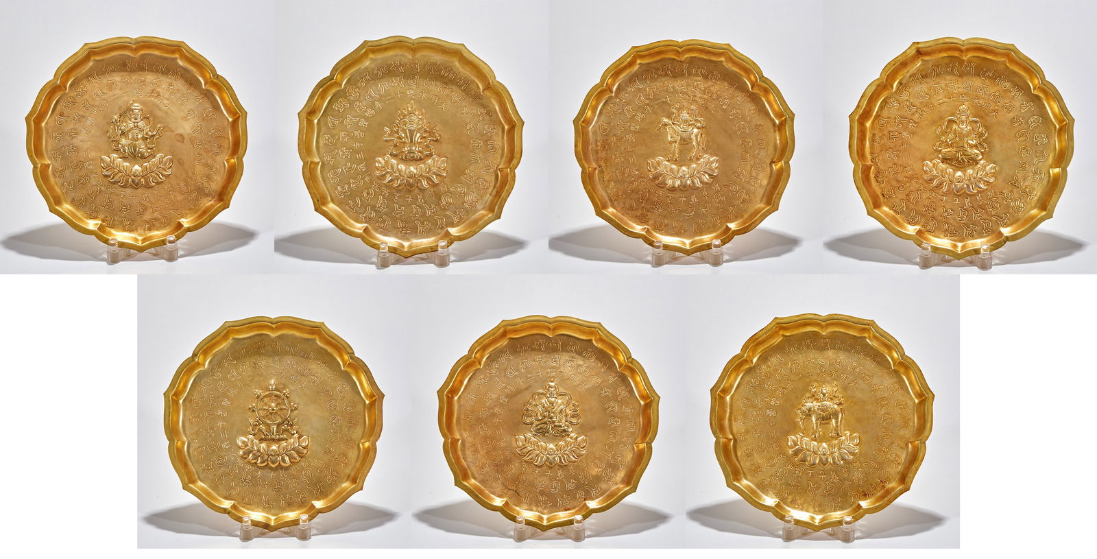 Gilt-Bronze Offering Plate Inlaid with Seven Treasures, Yongle Reign of the Great Ming Dynasty (1 of 20)