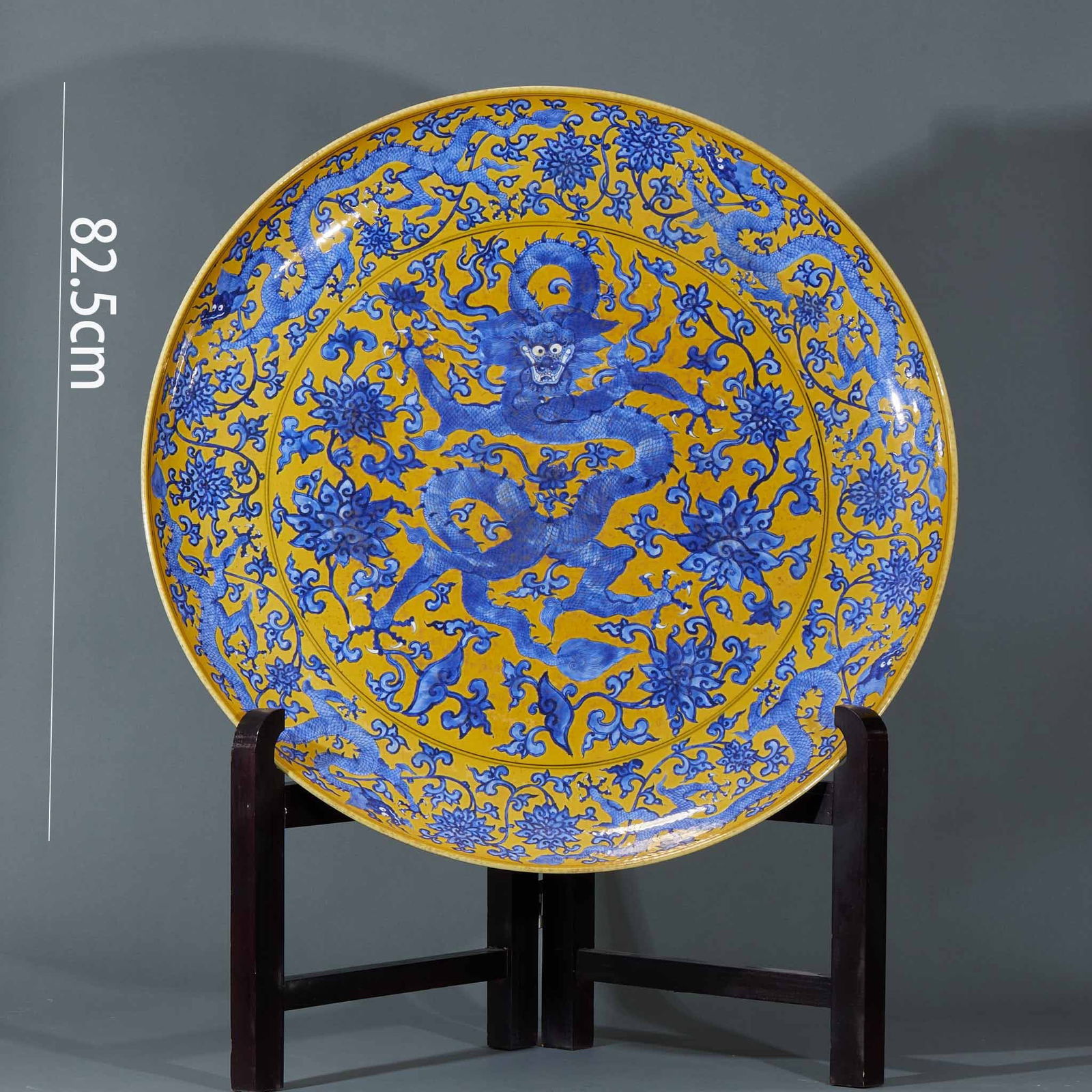 Large Yellow-Glazed Blue and White Appreciation Plate with Five Dragons Amid Interlocking Lotus (1 of 11)
