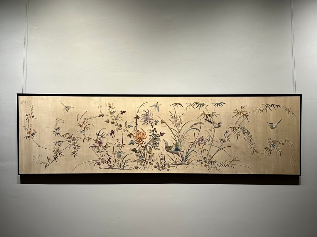 Horizontal scroll of flower-and-bird Guangdong embroidery: Cantonese Embroidery Horizontal Scroll with Flower and Bird Motif | Late Qing to Republican Period | Mulberry silk thread on silk base; classic Cantonese embroidery stitches (padded embroidery, gold-t
