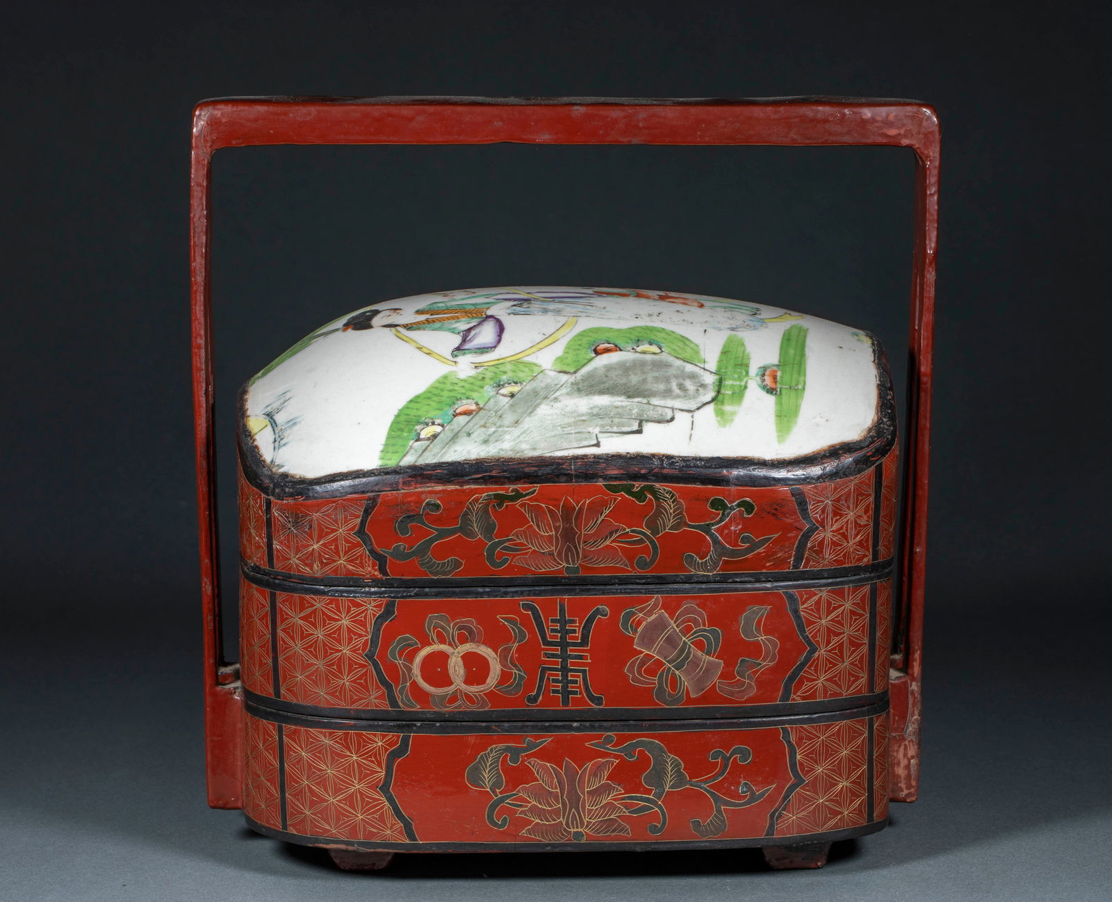Food box with figure design, lacquer ware inlaid with porcelain pieces, Qing Dynasty (1 of 10)