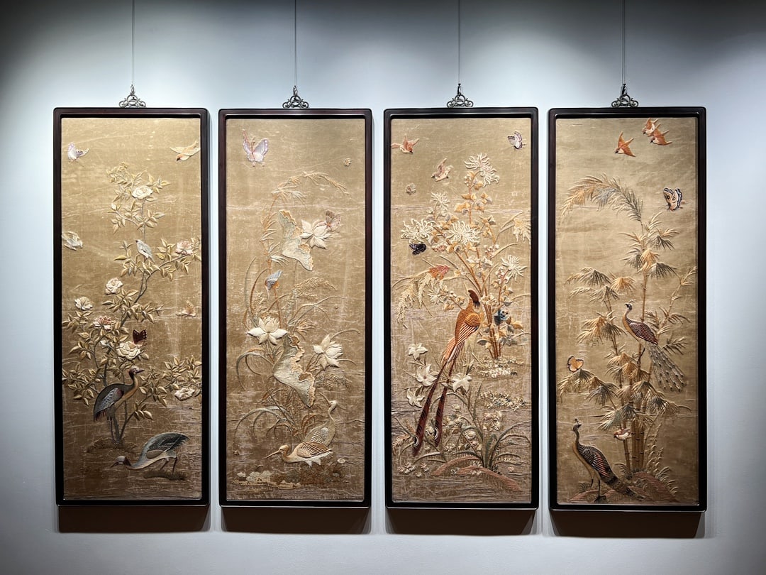 A set of four vertical scrolls of flower-and-bird embroidery, Late Qing to Republic of China: Late Qing to Republican Period, Four-Panel Flower and Bird Embroidery Screen, 139.5*53.5cm. Embroidered in Jiangnan Suzhou embroidery workshops from the late Qing to the Republican period, it was a