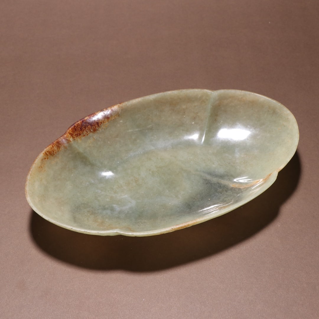 Crabapple-shaped plate with chi-dragon pattern, Hetian jade carving, Pre-Ming Dynasty (1 of 9)