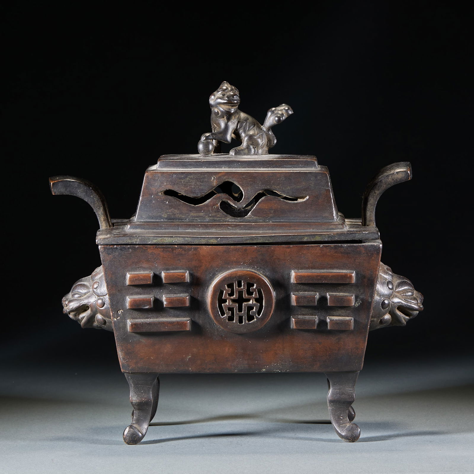 Incense Burner with Bagua and Lion Knop (1 of 12)