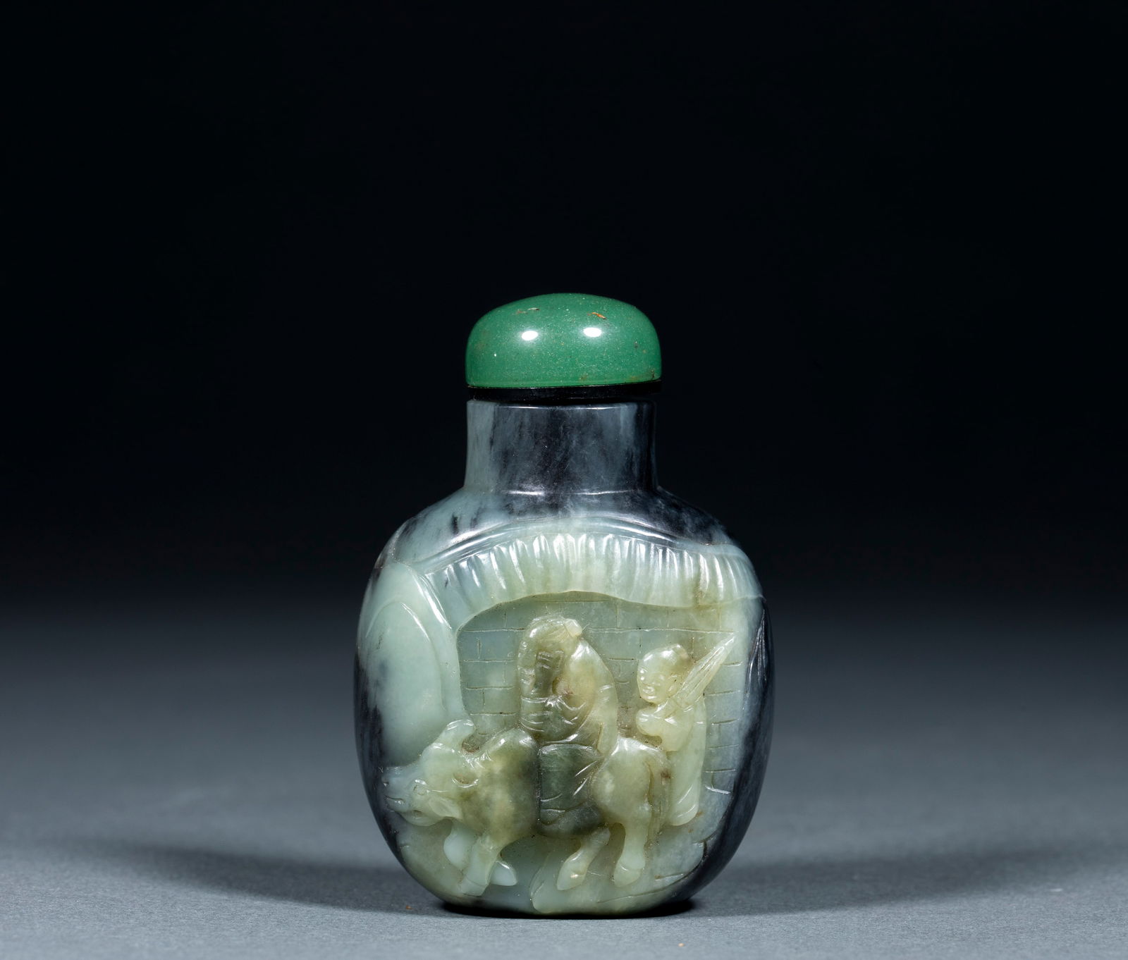 Snuff Bottle with High Relief Ox Pattern, Black Jade (1 of 8)