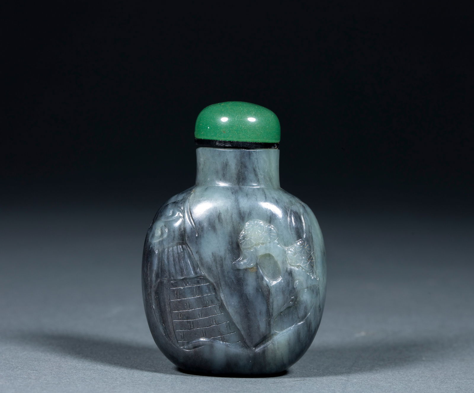 Snuff Bottle with High Relief Ox Pattern, Black Jade - 4