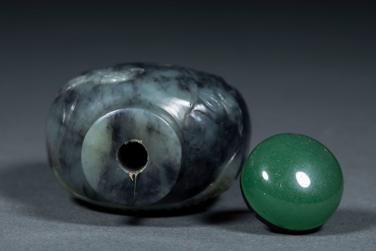 Snuff Bottle with High Relief Ox Pattern, Black Jade - 7