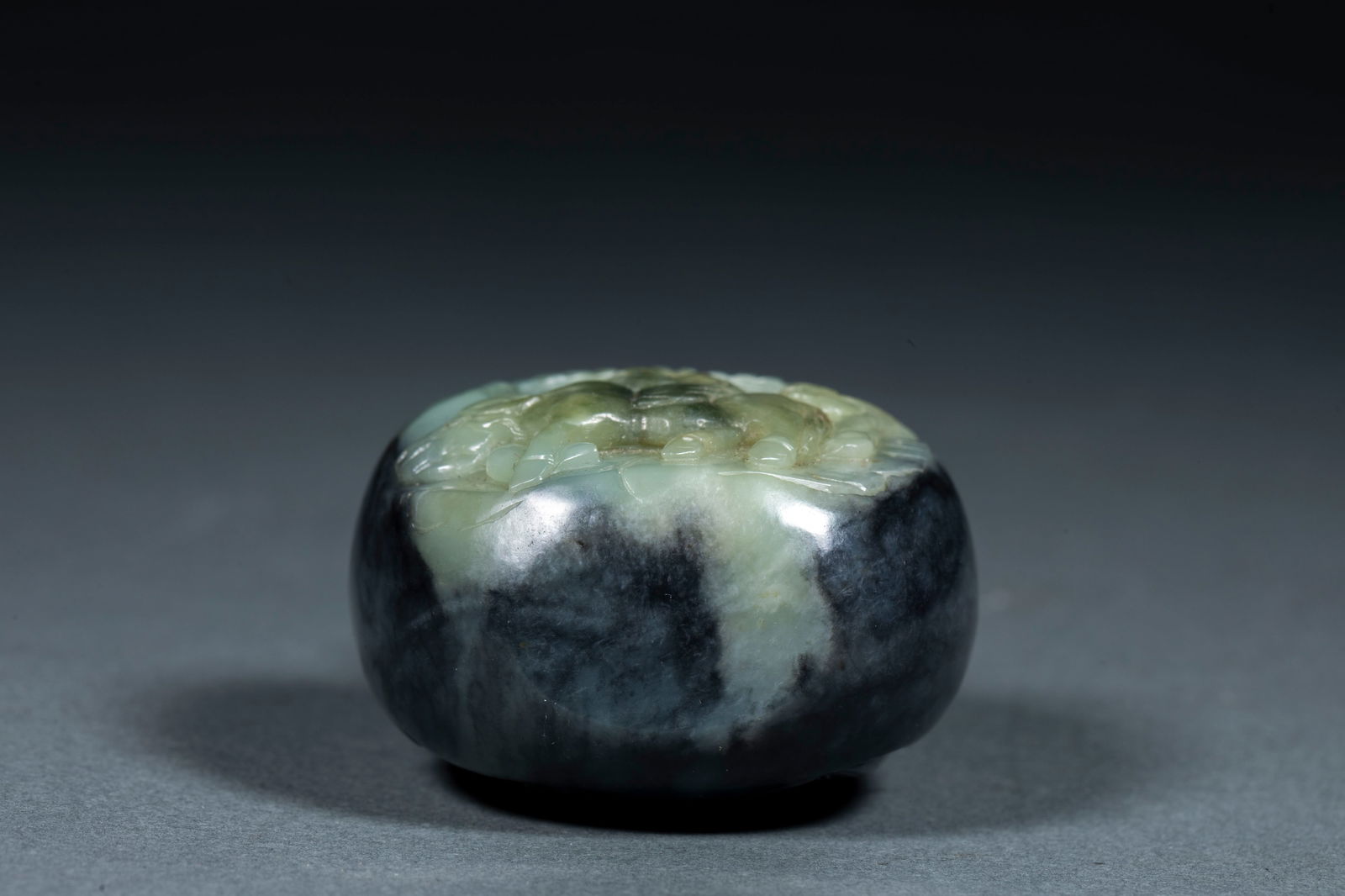 Snuff Bottle with High Relief Ox Pattern, Black Jade - 8