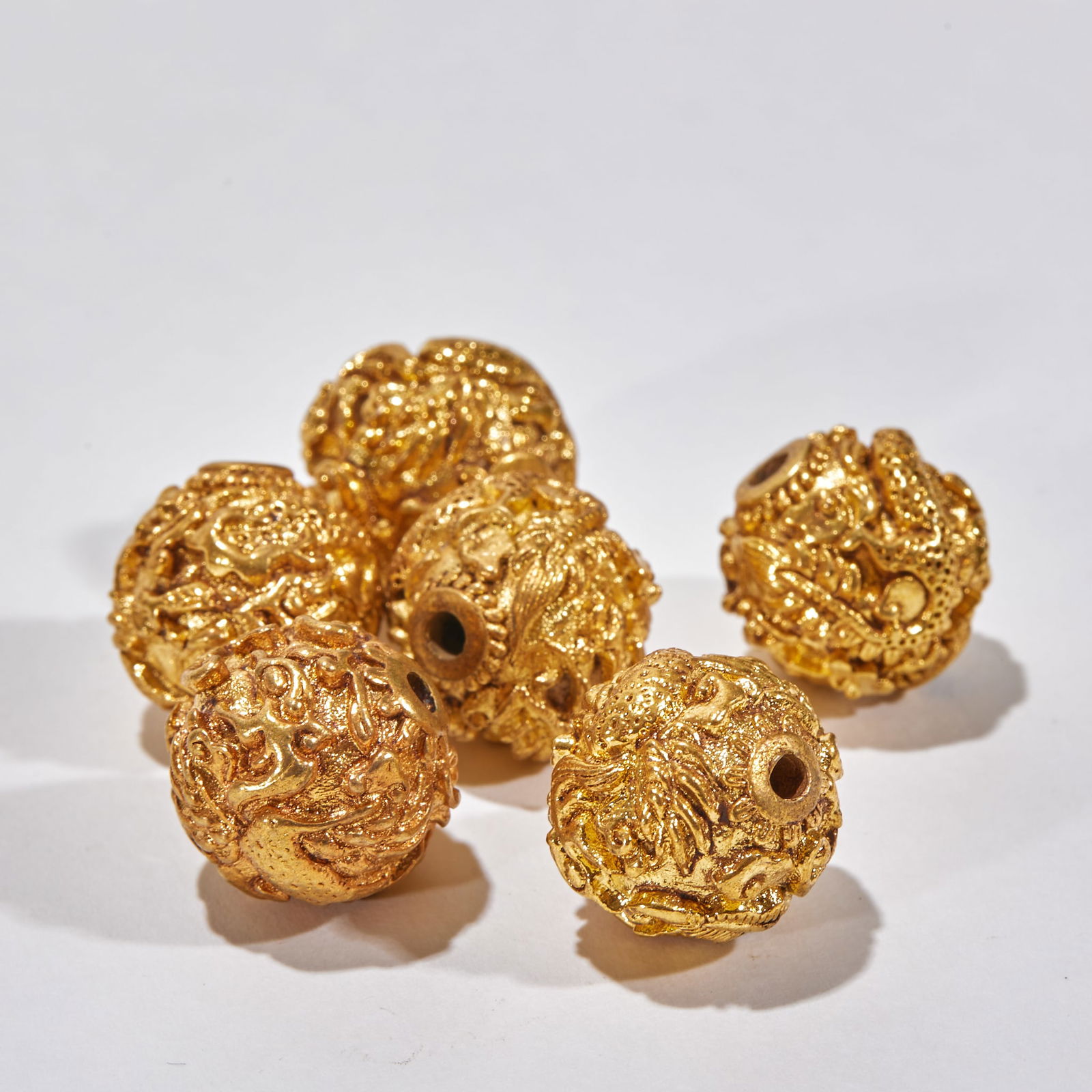 Spacer Bead with Dragon Pattern: Diameter 1.5cm, Weight 81g, An ornament of a set of jade pendants or Buddhist prayer beads for nobles from the Tang Dynasty to the Song Dynasty, similar artifacts are mostly found in sites such as