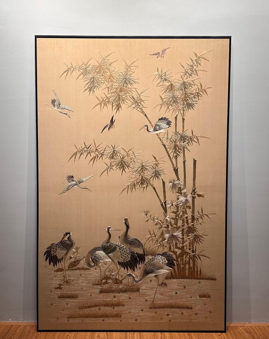 Embroidery Eminently Famous: Embroidery "Eminent Fame", 180*117cm. Produced by a contemporary Su embroidery inheritance workshop, it is an auspicious decorative painting with the theme of "crane (homophonic for eminent) and