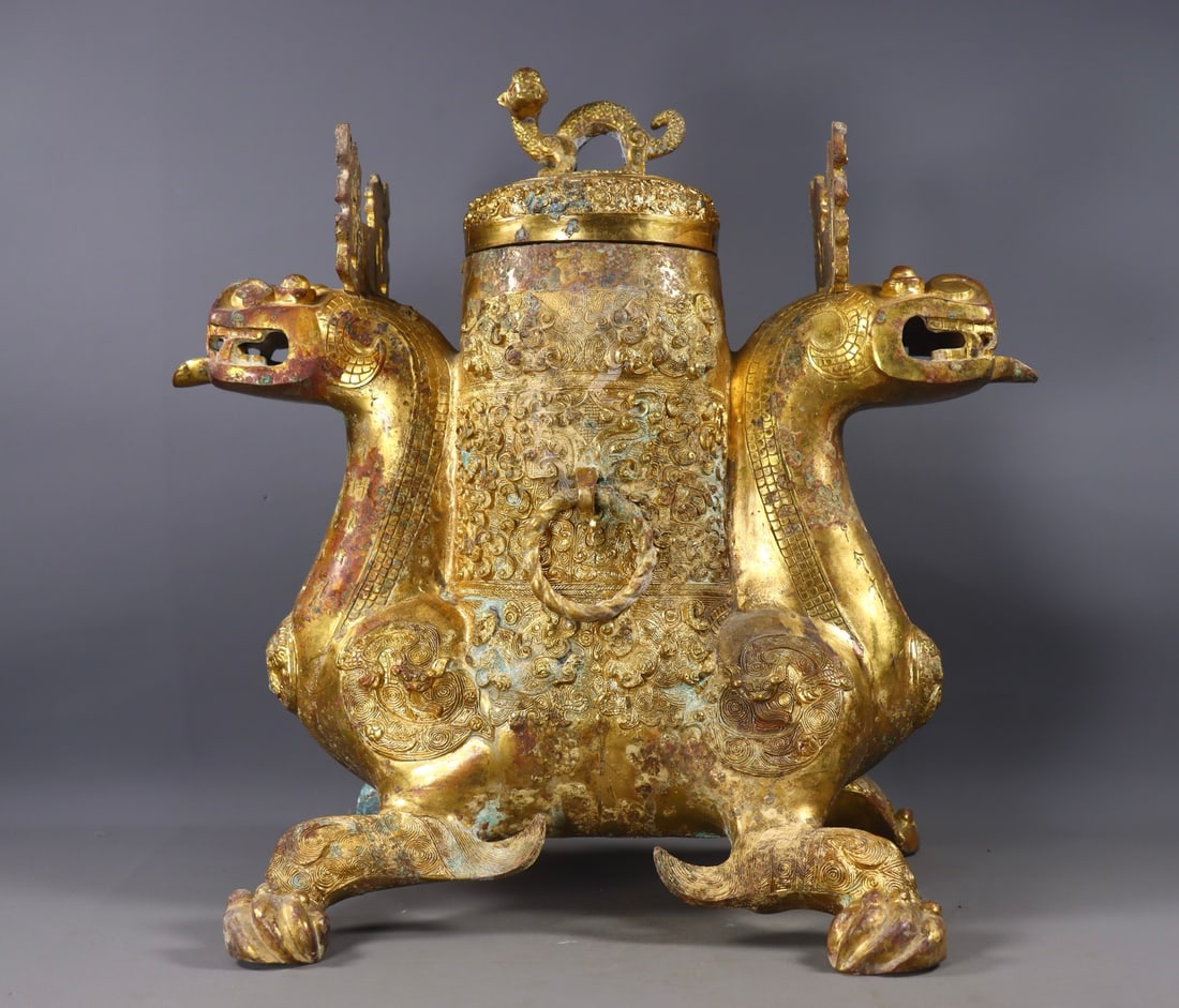 Double-Head Zun Vase, Bronze with Gold Gilding, Pre-Ming Dynasty: Gilt Bronze Zun with Double Heads, Pre-Ming Dynasty, Height: 40cm, Length: 38.5cm, Width: 27.5cm, Weight: 9700g, Produced by the aristocratic workshop of the Chu State in the late Warring States