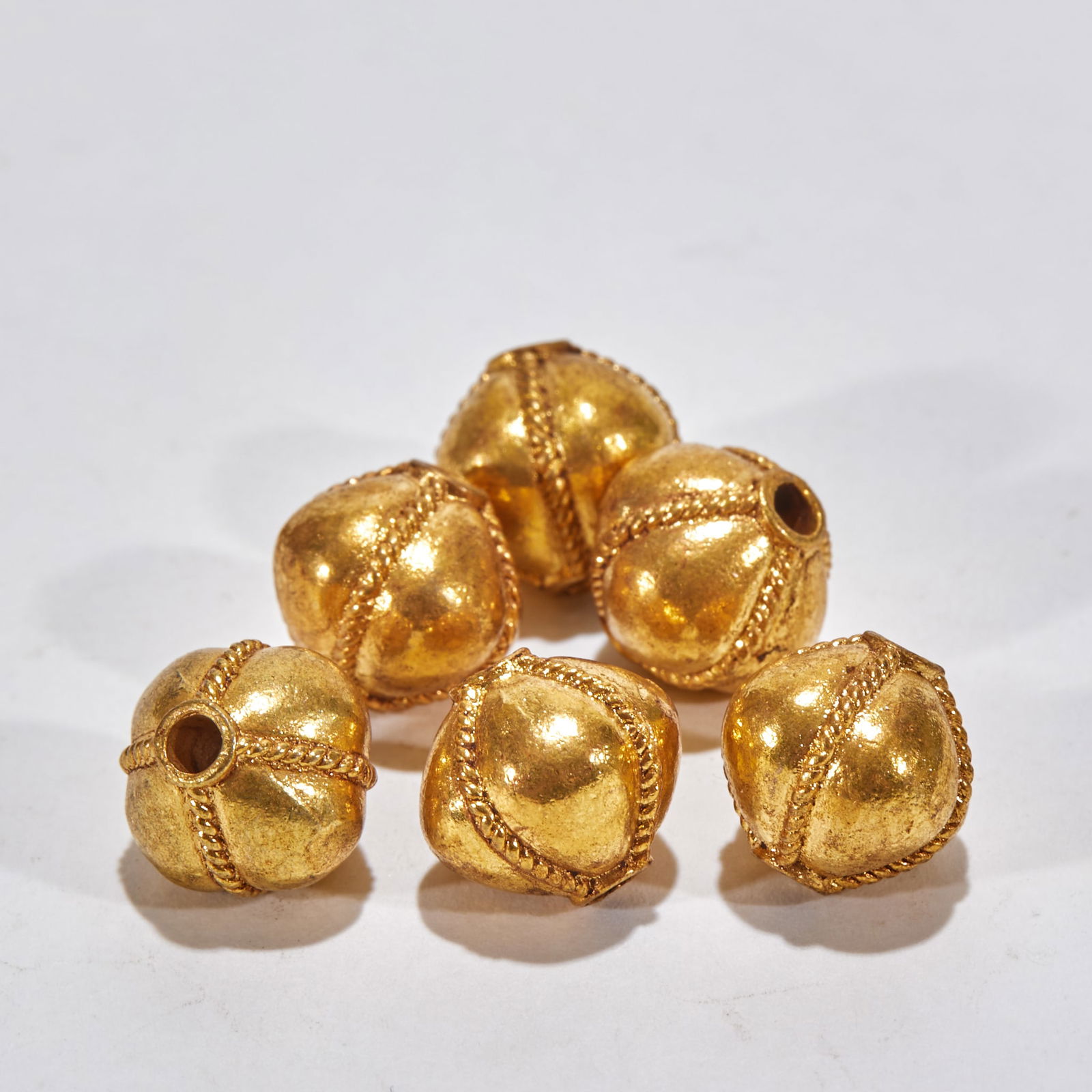 Lantern-shaped Spacer Bead: Diameter 1.1cm, Weight 30g, An ornament of noble jade pendant sets or Buddhist prayer beads from the Warring States Period to the Han Dynasty, similar artifacts are mostly found in high-grade tombs