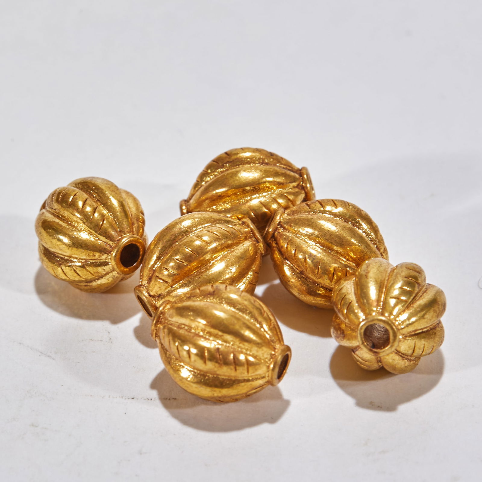 Melon-ribbed Spacer Bead: Length 1.3cm, Width 1cm, Weight 33g, An ornament of noble jade pendant sets or Buddhist prayer beads from the Tang Dynasty to the Song Dynasty, similar artifacts are mostly found in sites such as the