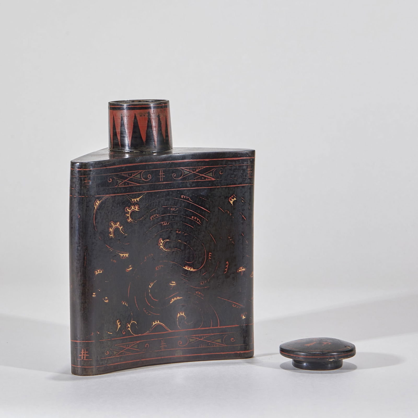 Lacquer Wine Pot with Sea Wave Pattern - 5