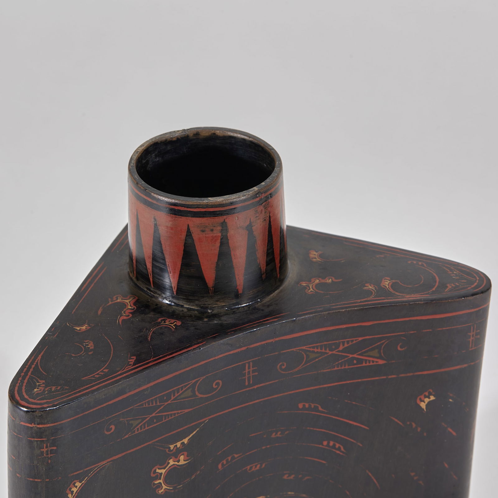 Lacquer Wine Pot with Sea Wave Pattern - 6
