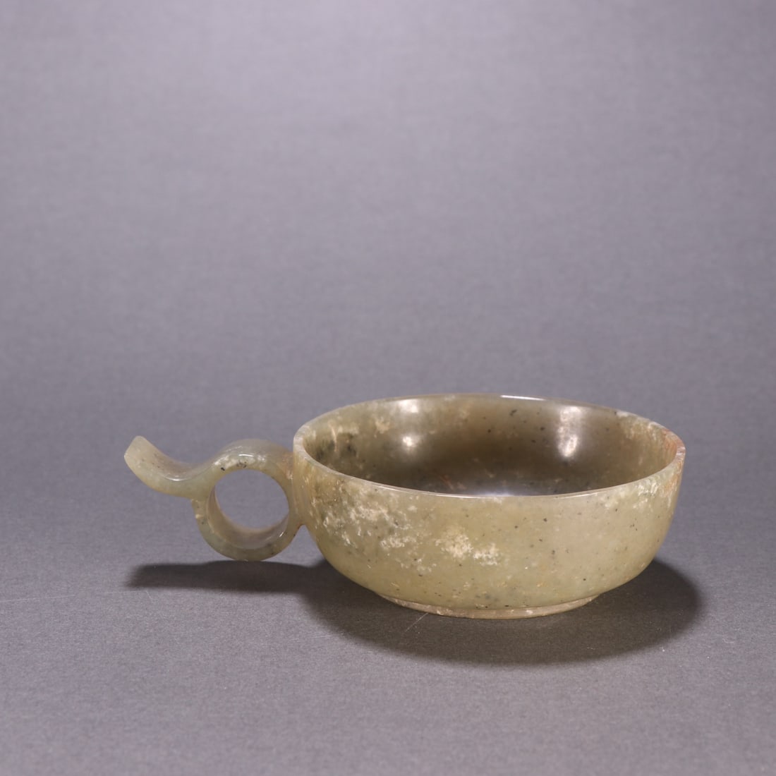 Archaic Hotan Seed Jade Ear Cup: Archaic Hetian Nephrite Seed Material Ear Cup, height 3 cm, width 11.1 cm, weight 95 g. A jade wine vessel unearthed from noble tombs of the Han Dynasty, made of Xinjiang Hetian nephrite seed