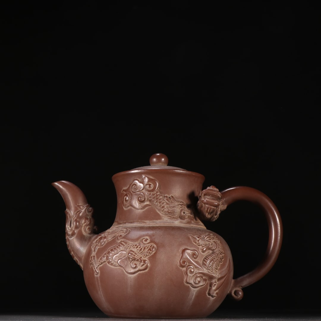 Yixing Zisha Dragon Teapot by Wang Baogen, Marked "Jinding Trademark": Yixing Zisha Dragon Pot by Wang Baogen with Jinding Trademark, height 14 cm, width 20.5 cm. A work by Wang Baogen, a famous Yixing Zisha master in the Republic of China, a practical tea set. Made of