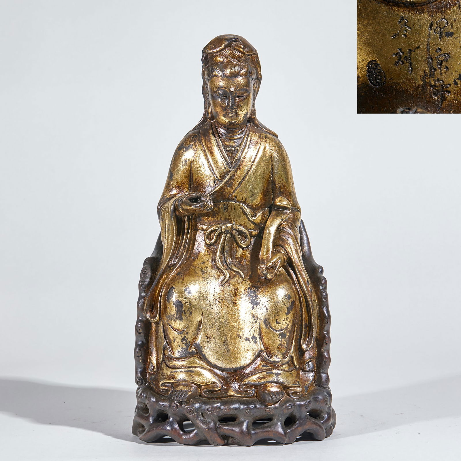 Gold-Foil Inlaid Eaglewood Guanyin Statue: Agarwood Gold-Leaf Guanyin Statue, Height: 31cm, Length: 16cm, Width: 14cm