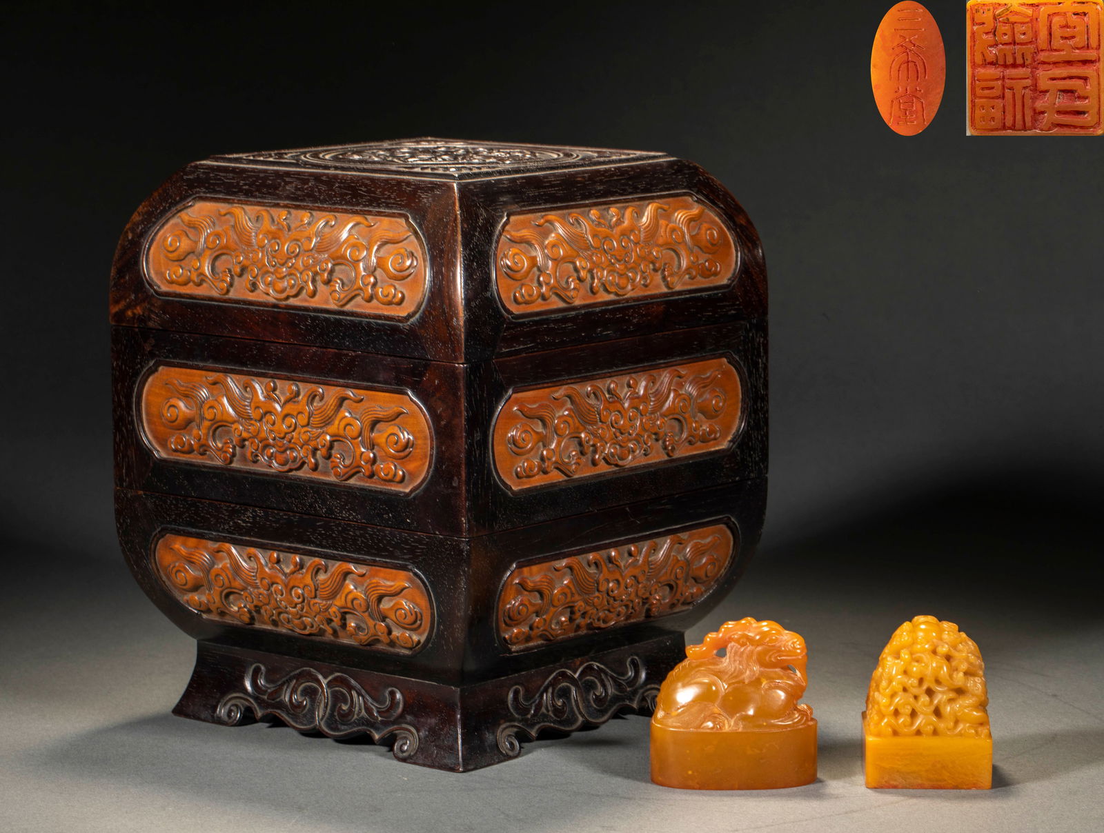 A Pair of Tianhuang Stone Seals with Chi-Tiger and Auspicious Beast Knobs: Tianhuang Stone Chi Tiger Auspicious Beast Seal Pair, Height: 5cm, Length: 5.3cm, Width: 3cm, Weight: 268g