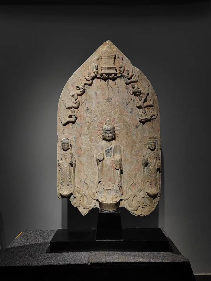 Table Screen Buddha Statue with One Buddha and Two Bodhisattvas, Qingzhou, Northern Wei Dynasty (1 of 9)