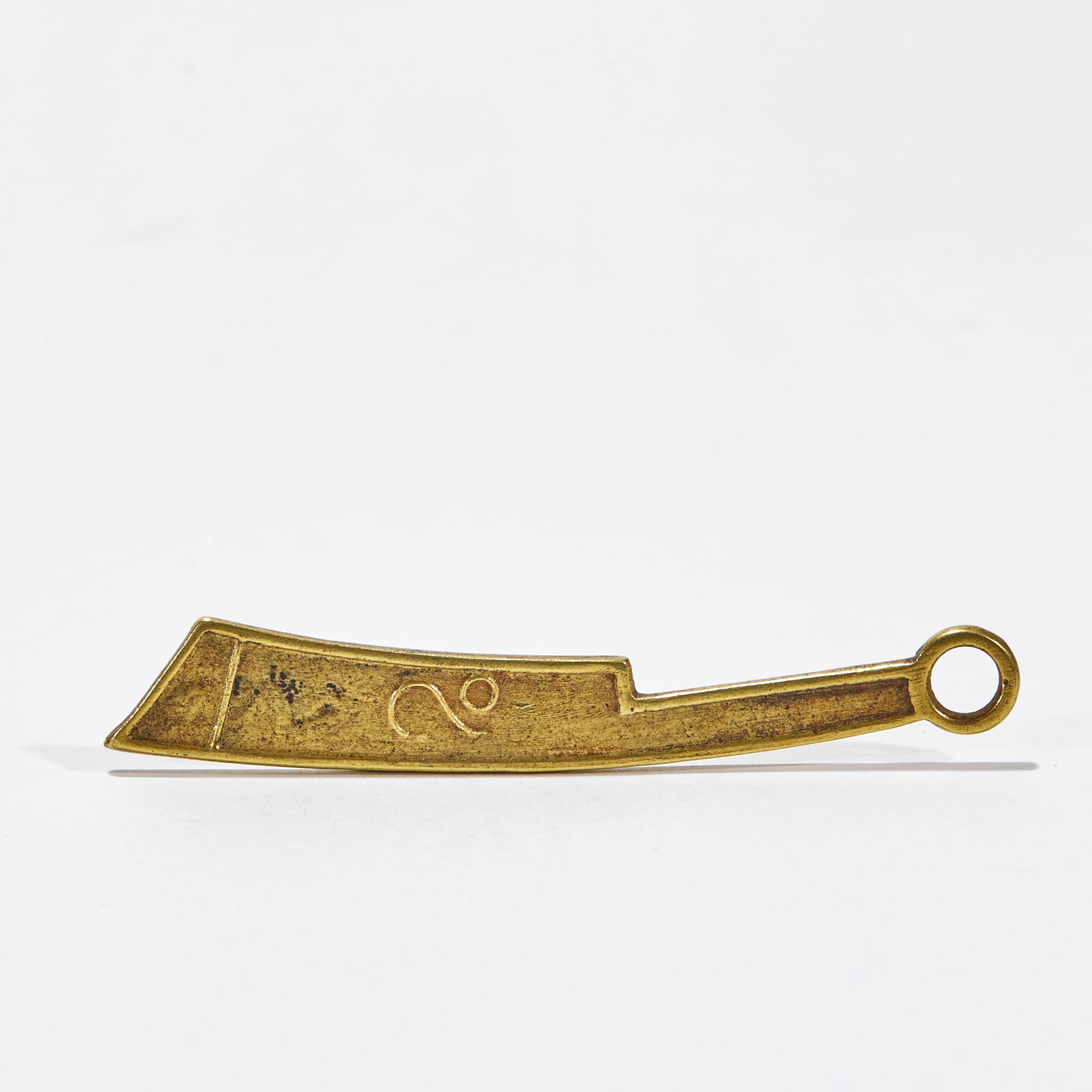 Gilt Bronze Knife Money: Copper gilded knife money, length 8.2 cm, width 1.3 cm, weight 11 g