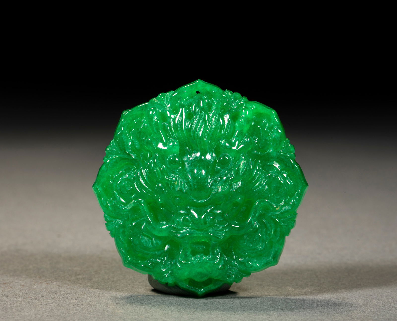 Qing Dynasty: Exquisitely Carved Jadeite Dragon-head Plaque: Qing Dynasty Jadeite Carved Dragon Head Pendant, 1.3cm thick, 5.3cm long, 5.3cm wide, 60g