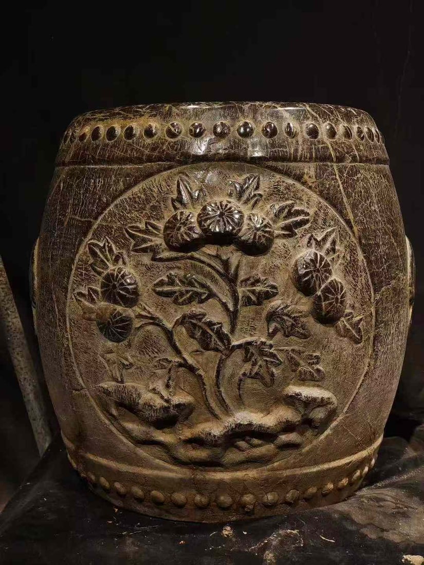 A pair of small stools - 3