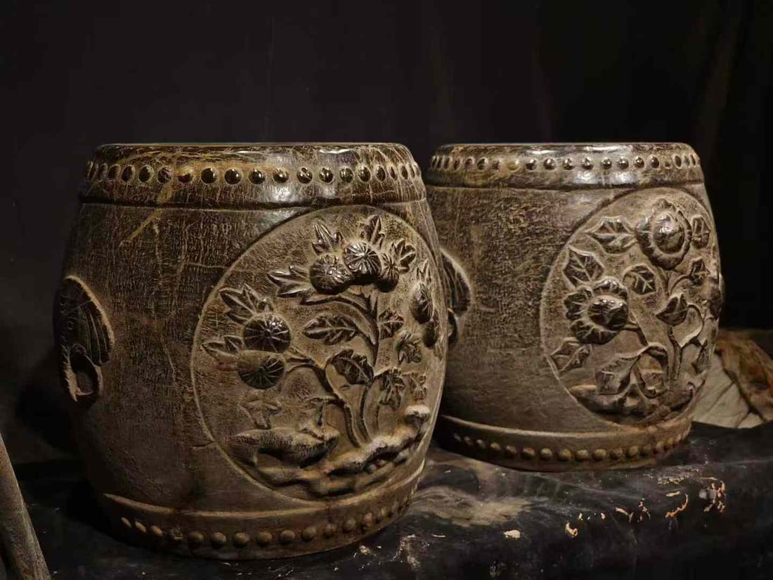 A pair of small stools - 5