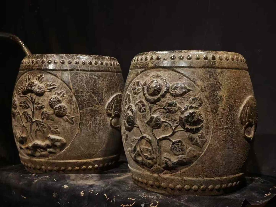 A pair of small stools - 6