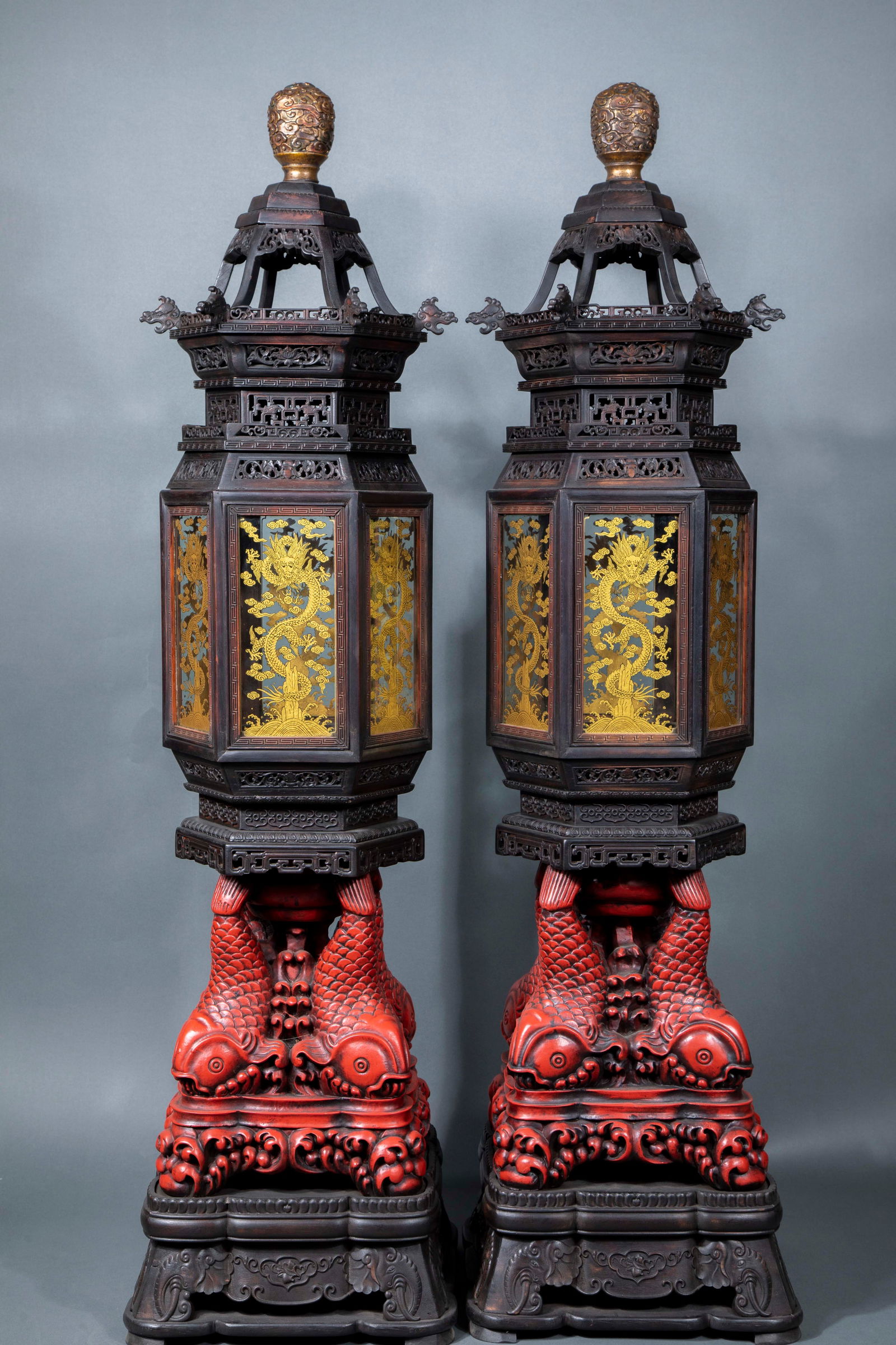 A pair of Qing Dynasty snow sandalwood hexagonal palace lanterns: Pair of Snow Sandalwood Hexagonal Palace Lanterns, Qing Dynasty. Height 115cm, length 31cm, width 31cm. Furnished in halls of imperial palaces or royal mansions in the Qing Dynasty, made by the