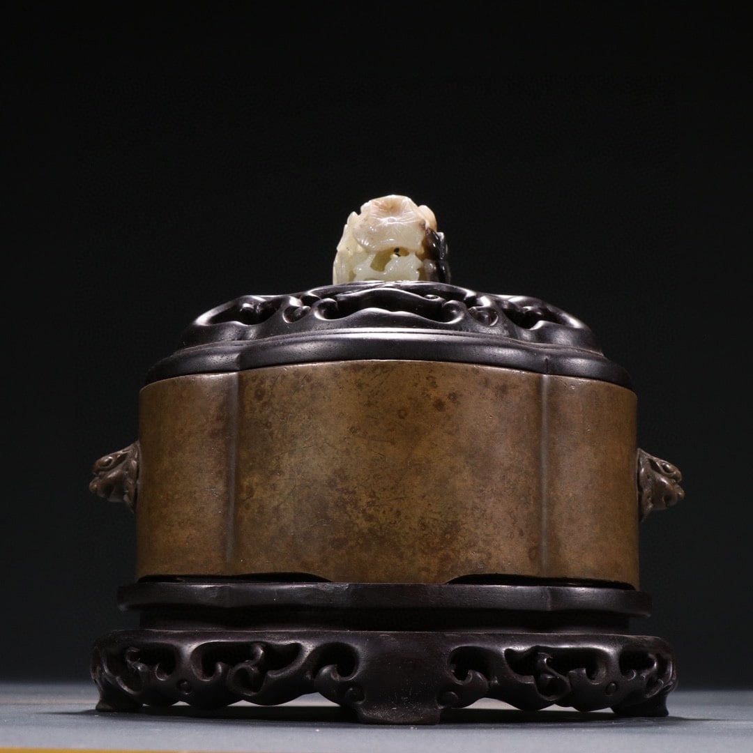 Chang'an style copper inlaid with jade, coral and turquoise double-lion ear incense burner: Chang’an Mark Bronze Censer with Double Lion Ears. Height 14cm, width 16cm, weight 1436g. Elegant scholar’s studio vessel in the Qing Dynasty; "Chang’an" is a famous bronze maker (or hall