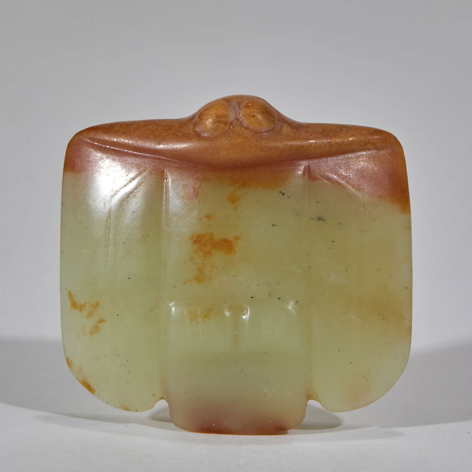 Hetian jade owl: Hotan Jade Owl. Length 5cm, width 5cm, weight 50g. Hongshan Culture or Shang-Zhou period, used for ritual or decoration. Hotan yellow jade with natural reddish-brown infiltration. Adopting "bas-relief